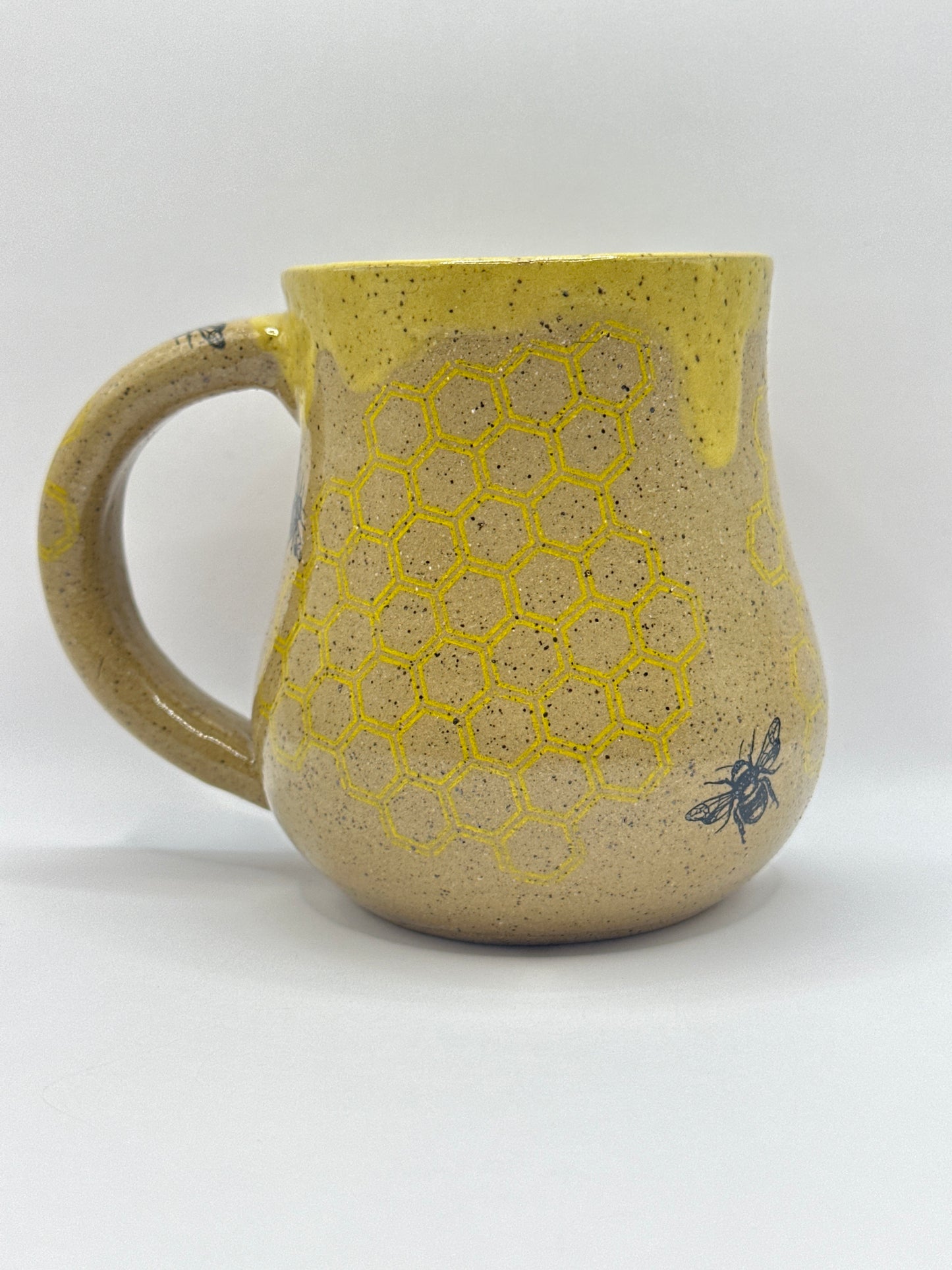 Mug 14 oz - Honeycomb & Bees Yellow - Golden Yarrow