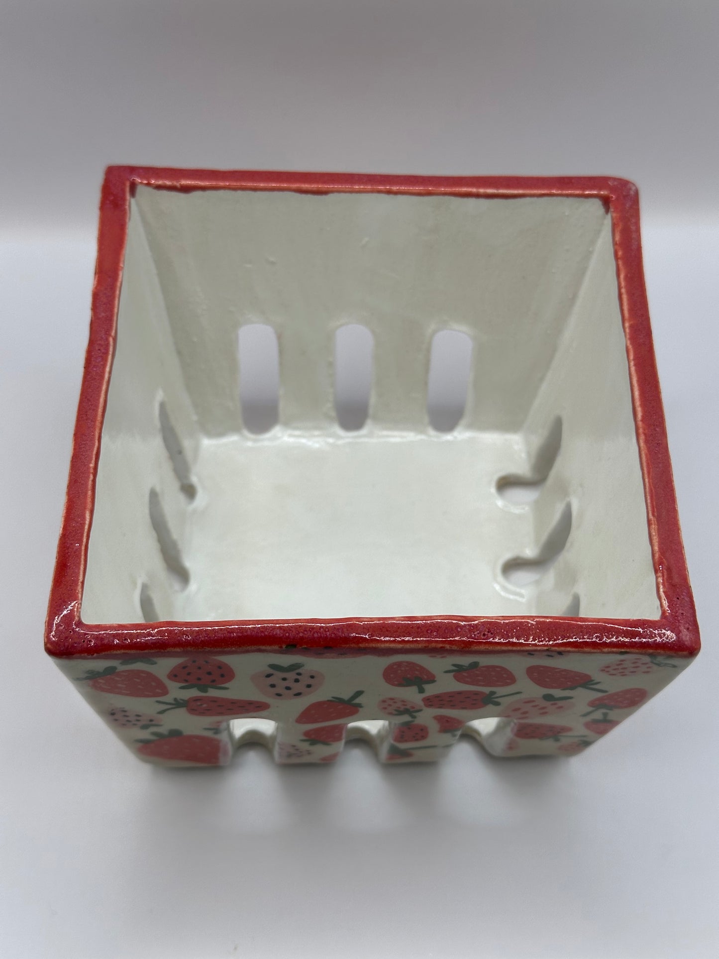 Berry Basket - Strawberries Red Trim
