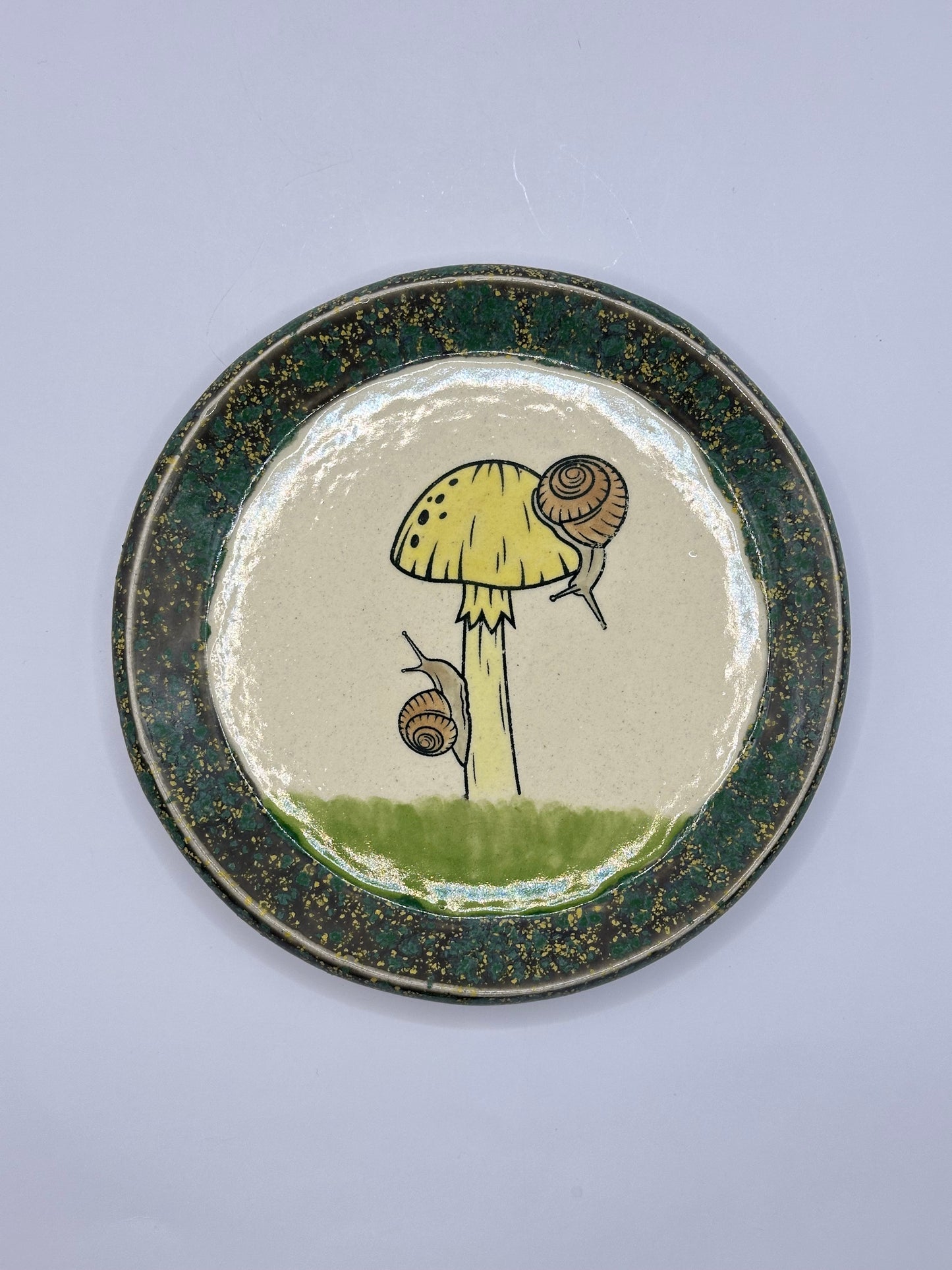 Round Dish - Small Snails & Mushroom Enchanted Forest