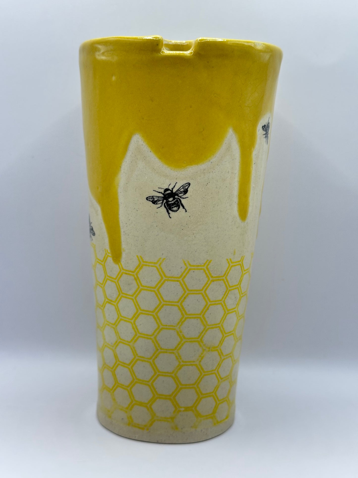 Travel Cup 18 oz - Honeycomb & Bees - Yarrow