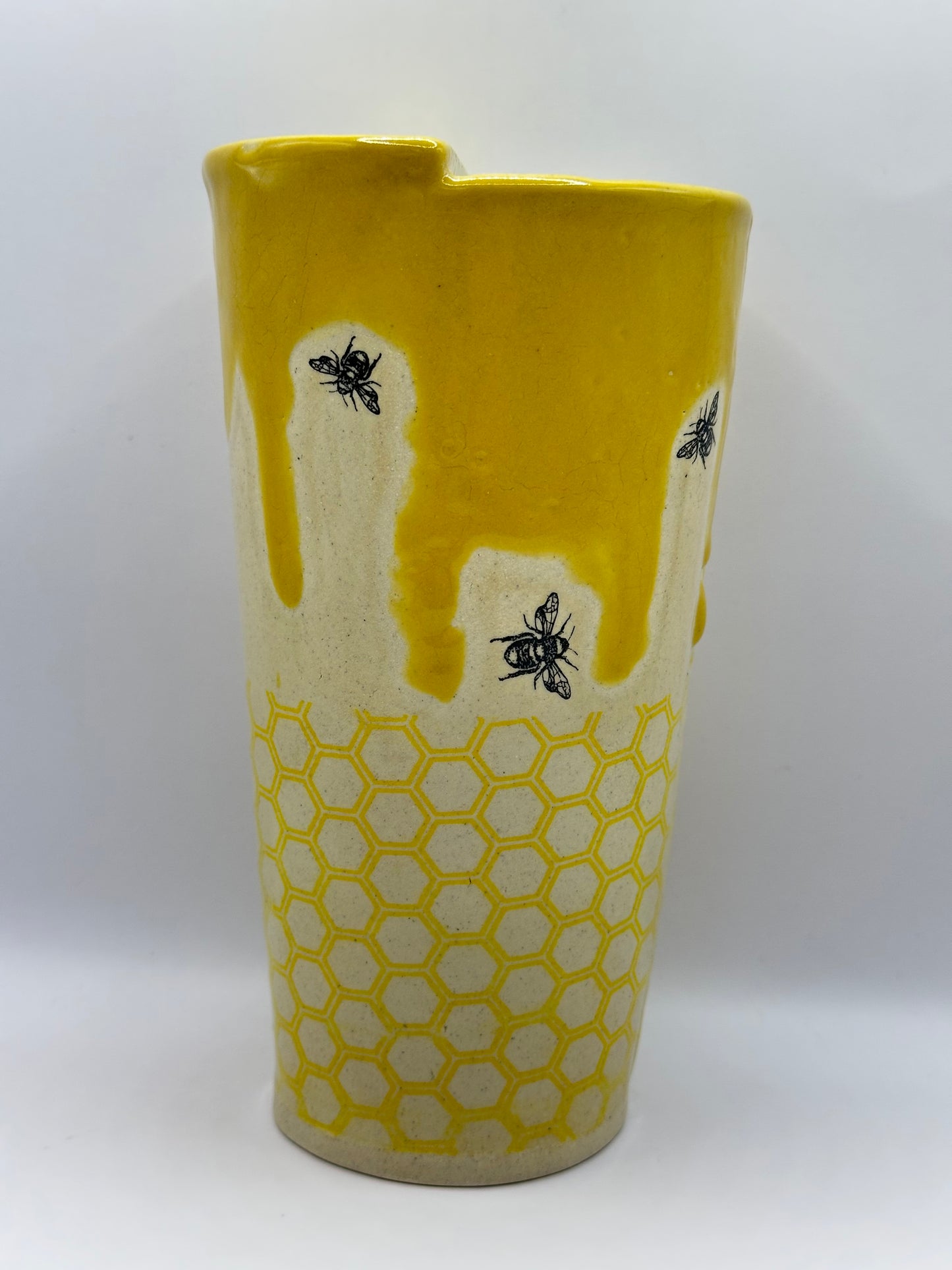 Travel Cup 18 oz - Honeycomb & Bees - Yarrow