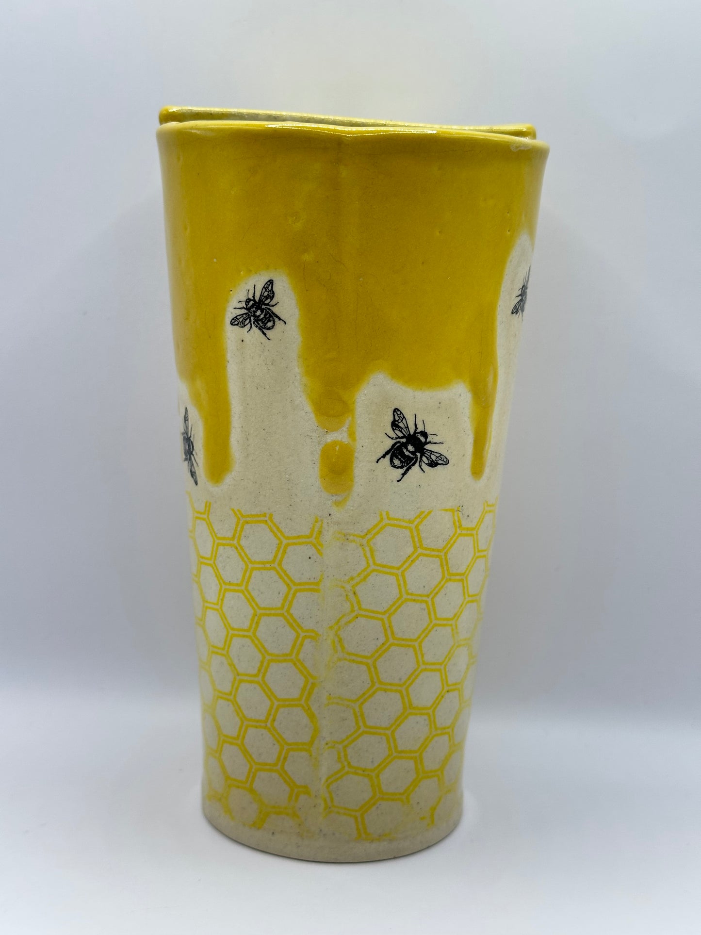 Travel Cup 18 oz - Honeycomb & Bees - Yarrow