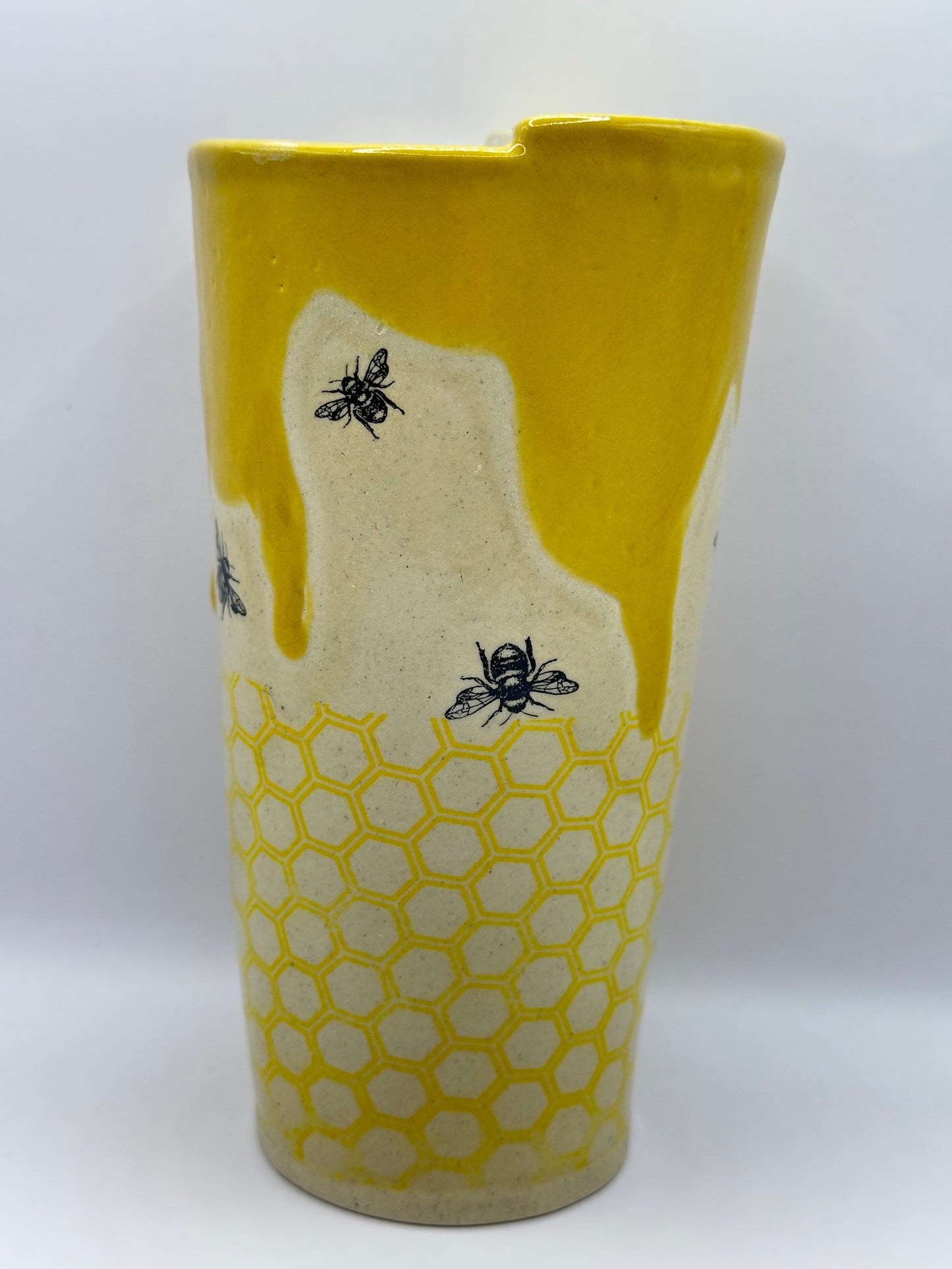 Travel Cup 18 oz - Honeycomb & Bees - Yarrow