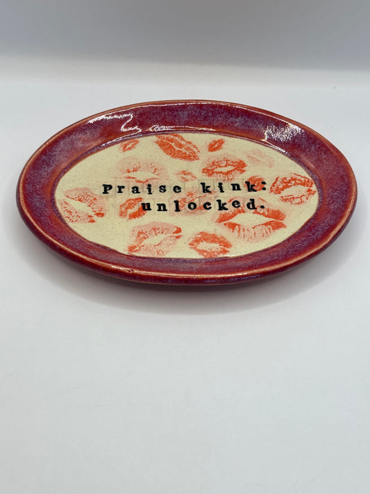Oval Dish - Praise Kink - Sangria Lips