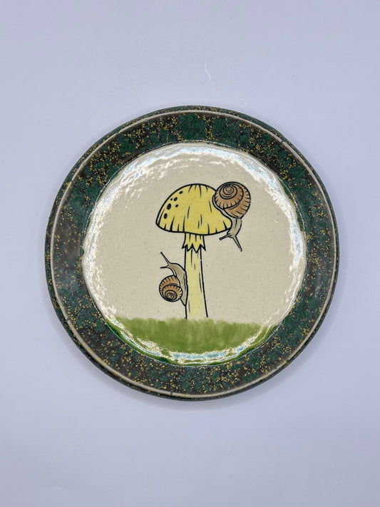 Round Dish - Small Snails & Mushroom Enchanted Forest
