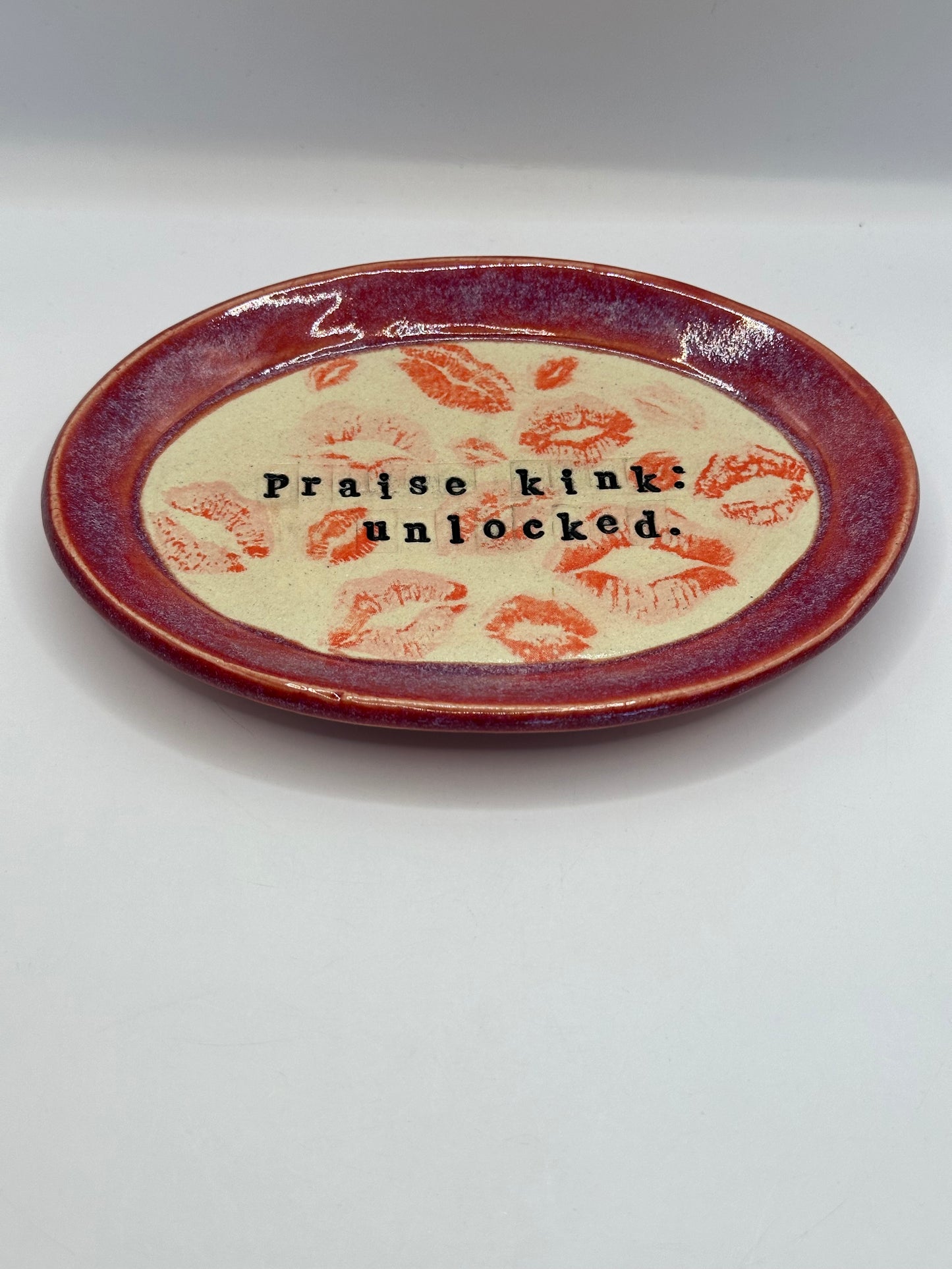 Oval Dish - Praise Kink - Sangria Lips