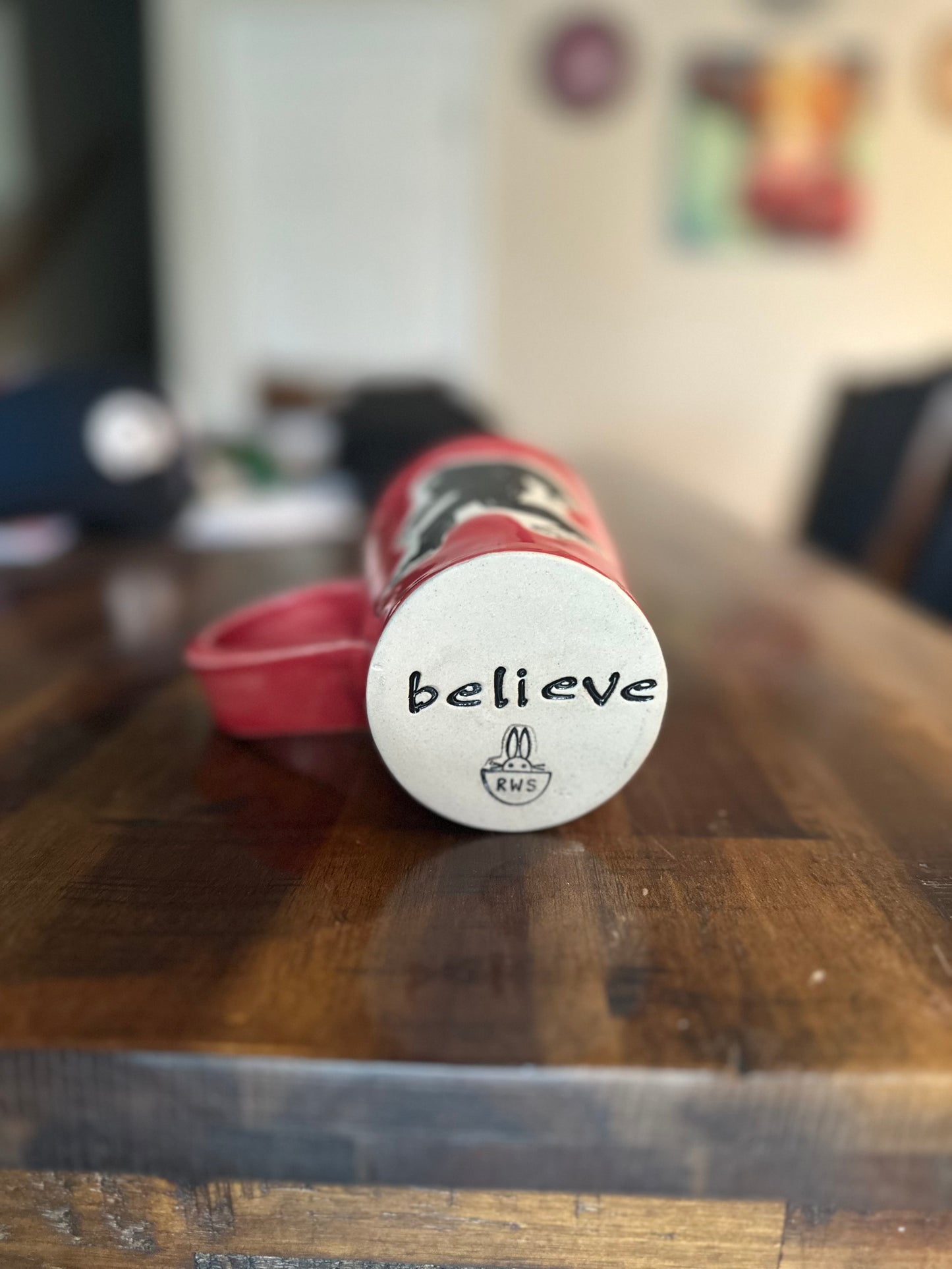 Commission Dan V-Mug 16 oz - Bigfoot Believe-Red